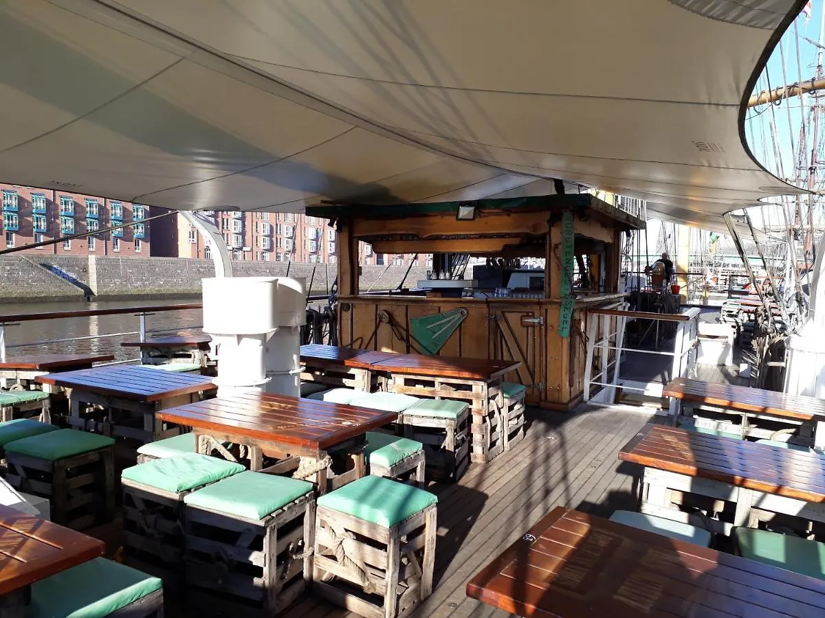 Alexander von Humboldt - Das Schiff BRE Hotel