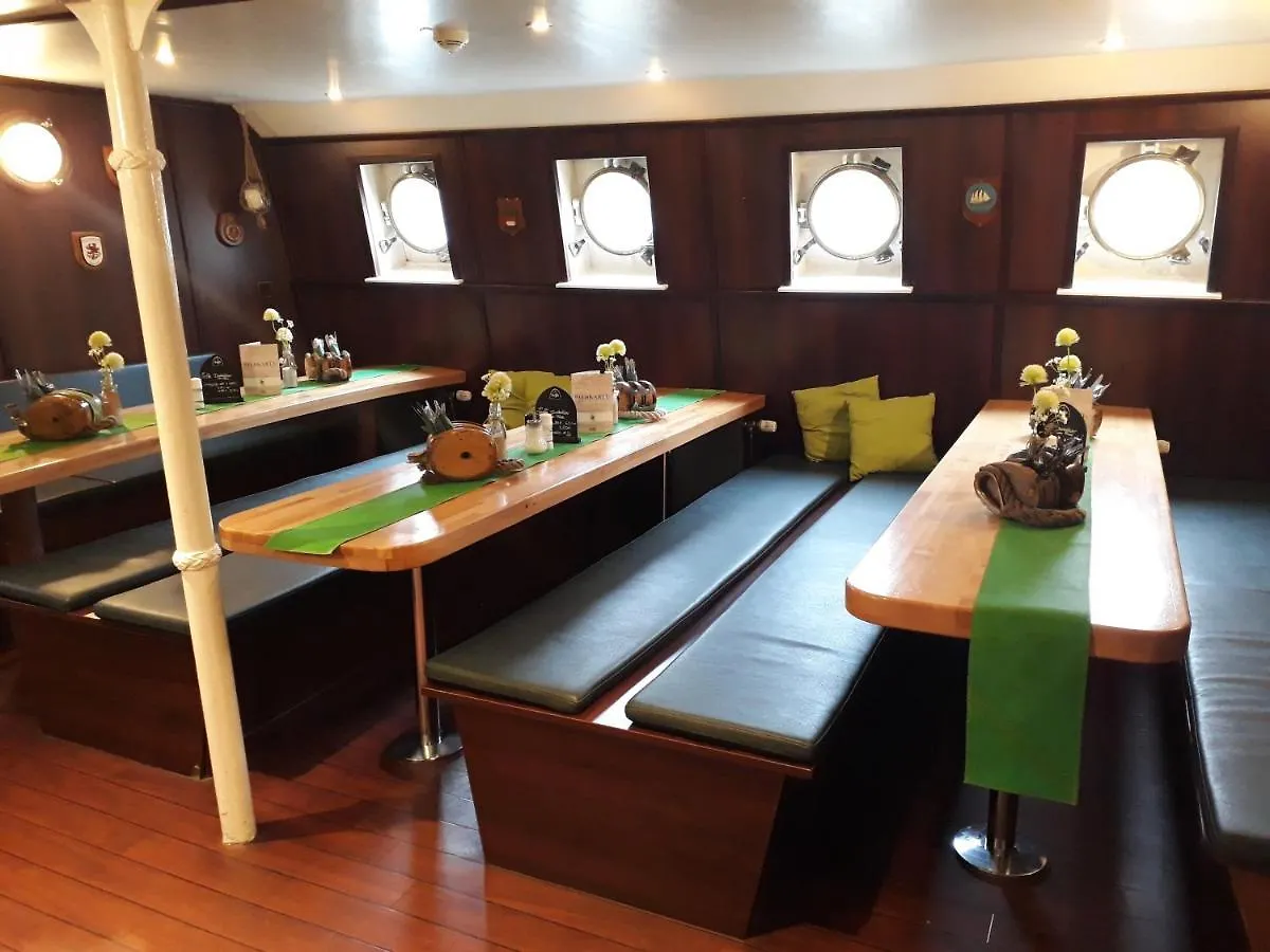 Hotel Alexander von Humboldt - Das Schiff BRE Deutschland